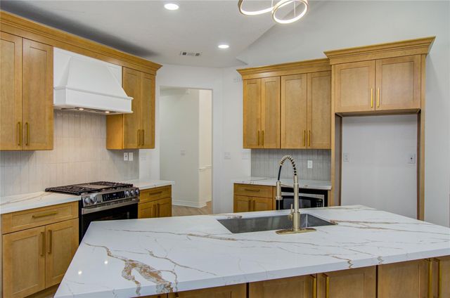 8001 Hills Parkway, Montgomery, TX 77316