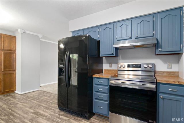 6899 Pleasant Valley Court, Newburgh, IN 47630