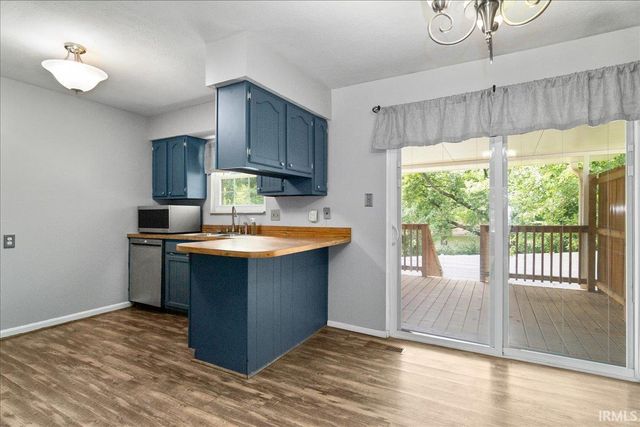 6899 Pleasant Valley Court, Newburgh, IN 47630