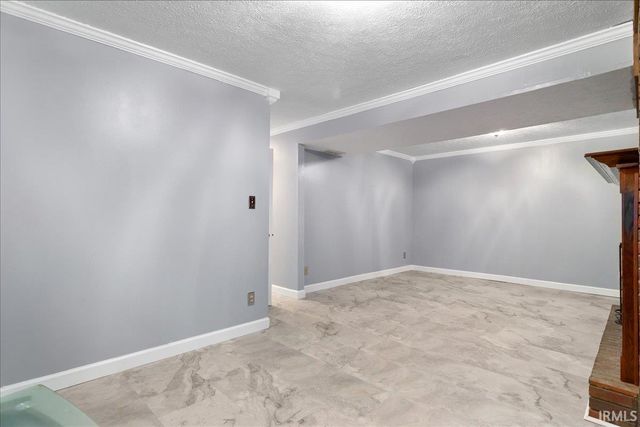 6899 Pleasant Valley Court, Newburgh, IN 47630