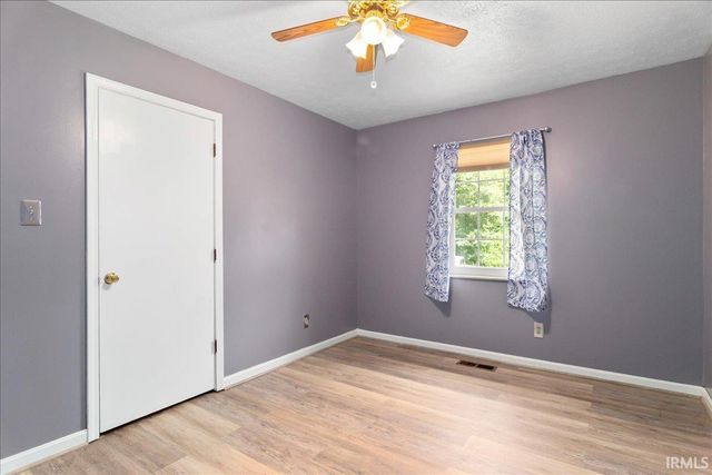6899 Pleasant Valley Court, Newburgh, IN 47630