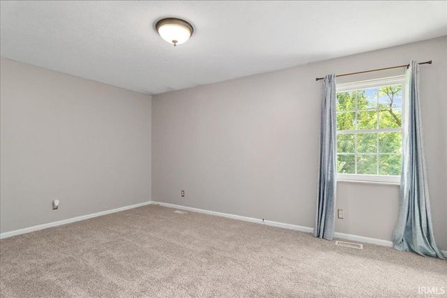 6899 Pleasant Valley Court, Newburgh, IN 47630