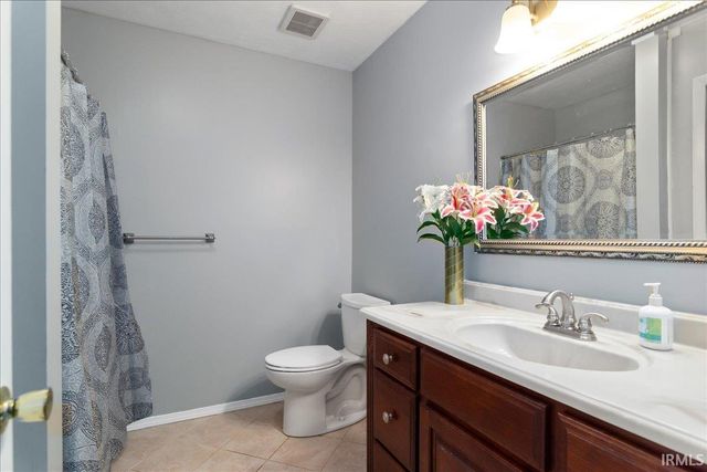 6899 Pleasant Valley Court, Newburgh, IN 47630