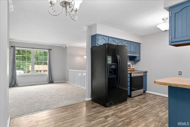 6899 Pleasant Valley Court, Newburgh, IN 47630