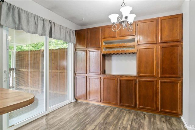 6899 Pleasant Valley Court, Newburgh, IN 47630