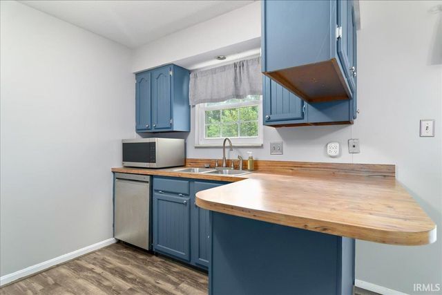 6899 Pleasant Valley Court, Newburgh, IN 47630