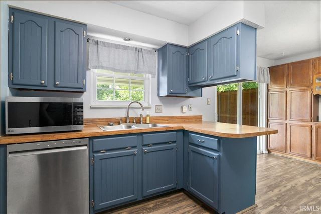 6899 Pleasant Valley Court, Newburgh, IN 47630