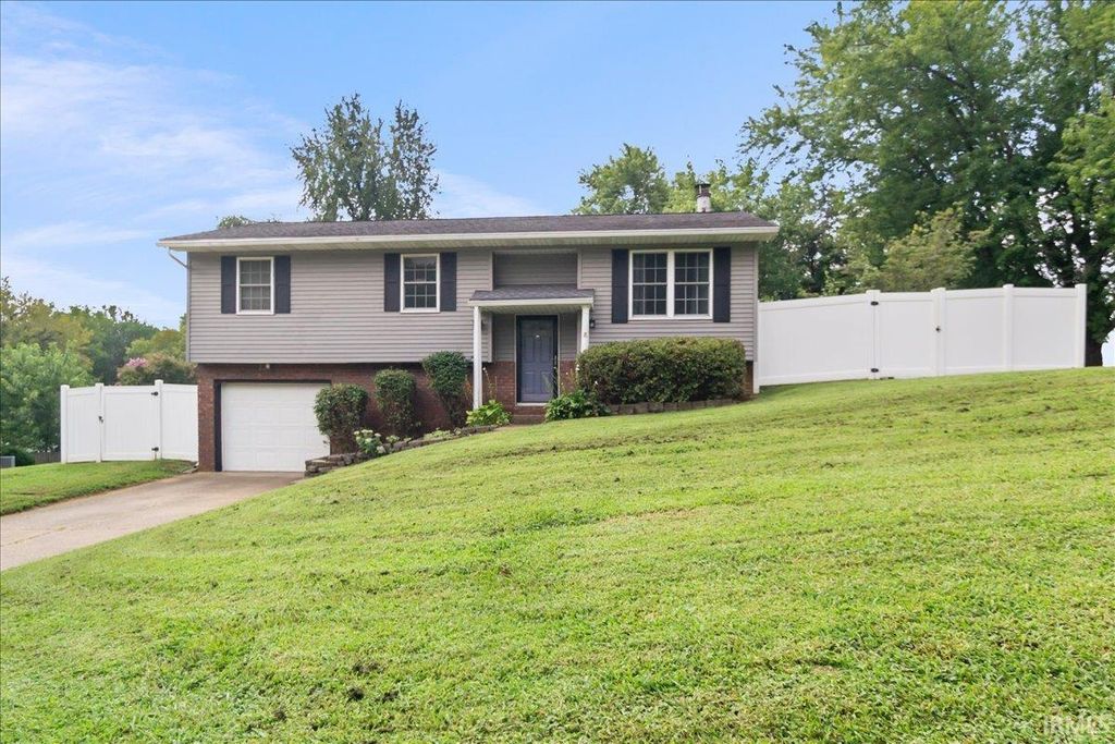 6899 Pleasant Valley Court, Newburgh, IN 47630