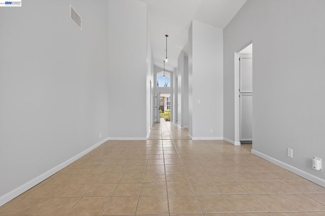 247 Sparrow Dr, Hercules, CA 94547