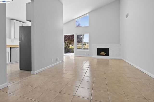 247 Sparrow Dr, Hercules, CA 94547