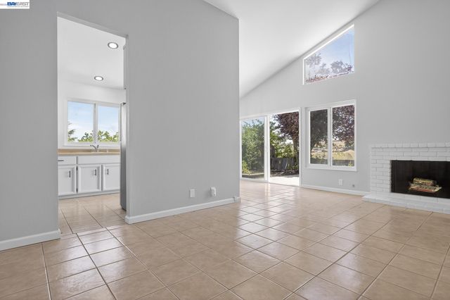 247 Sparrow Dr, Hercules, CA 94547