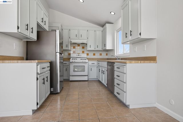 247 Sparrow Dr, Hercules, CA 94547