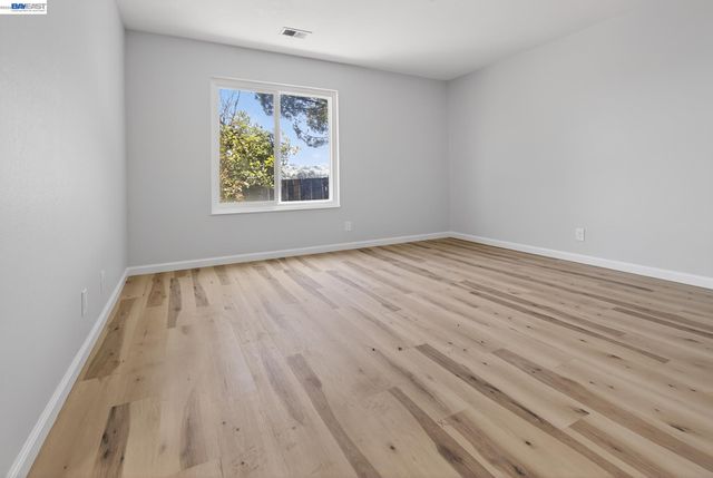 247 Sparrow Dr, Hercules, CA 94547