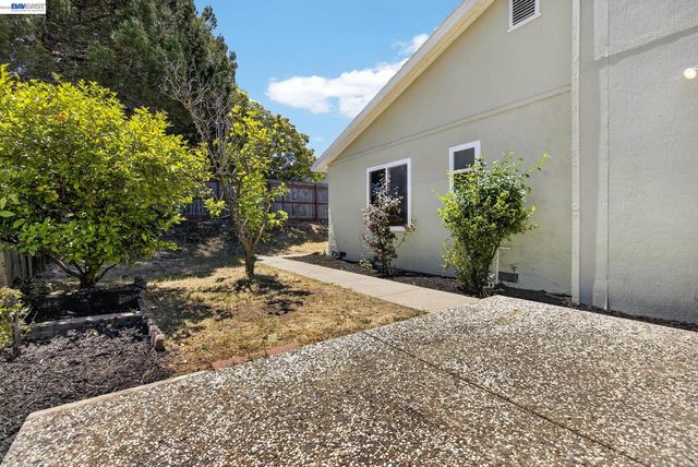 247 Sparrow Dr, Hercules, CA 94547