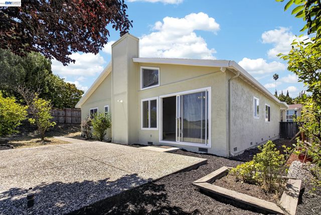 247 Sparrow Dr, Hercules, CA 94547