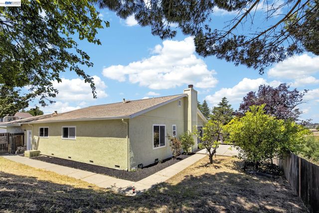 247 Sparrow Dr, Hercules, CA 94547