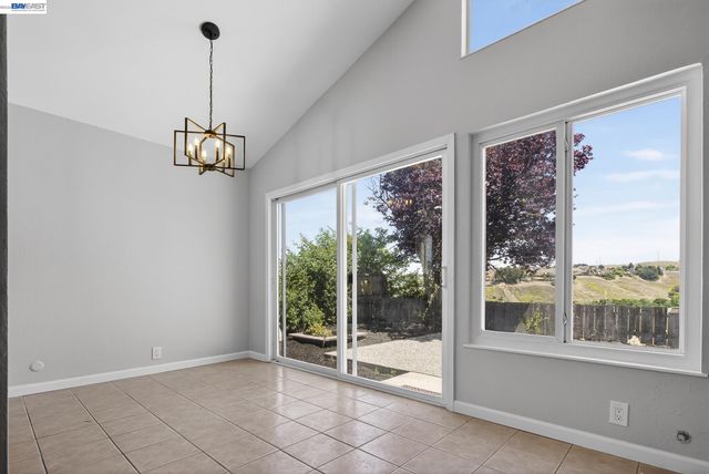 247 Sparrow Dr, Hercules, CA 94547
