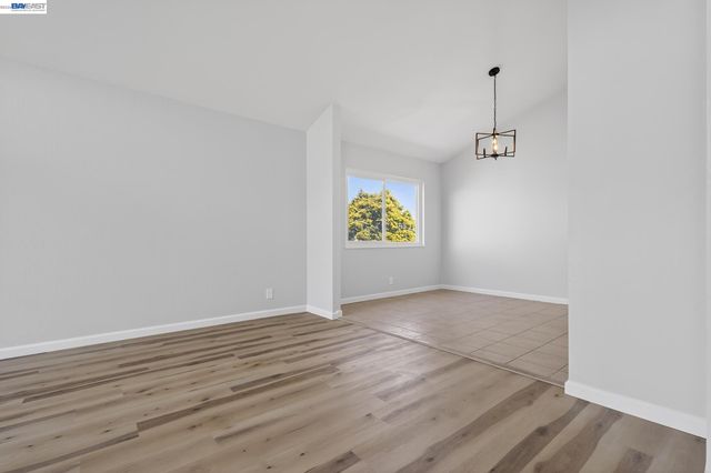 247 Sparrow Dr, Hercules, CA 94547