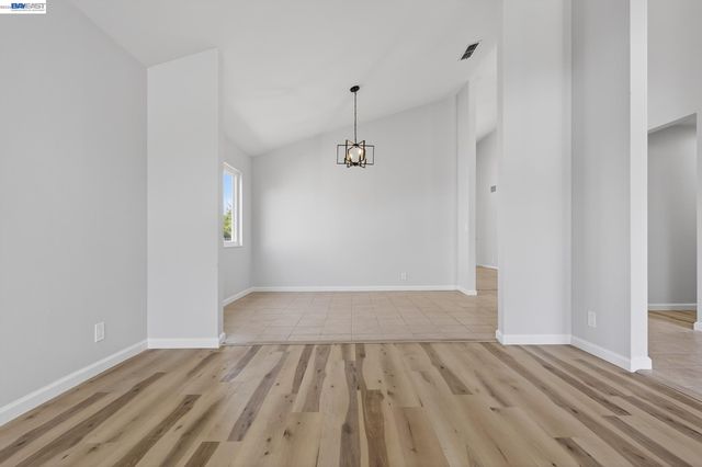 247 Sparrow Dr, Hercules, CA 94547