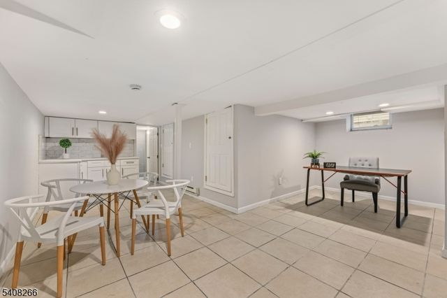 526 Jackson Ave, Elizabeth City, NJ 07201