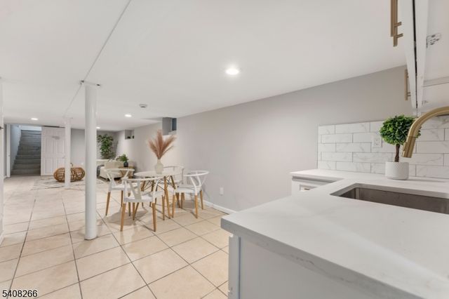 526 Jackson Ave, Elizabeth City, NJ 07201