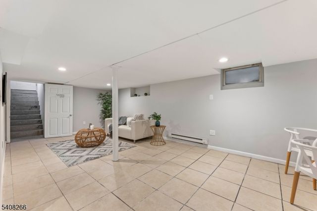 526 Jackson Ave, Elizabeth City, NJ 07201