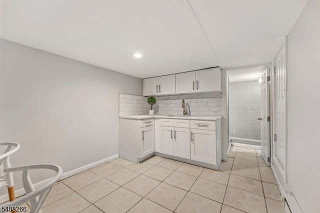 526 Jackson Ave, Elizabeth City, NJ 07201