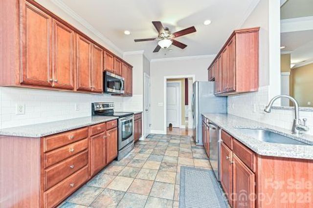 2715 Lakeview Circle, Matthews, NC 28105