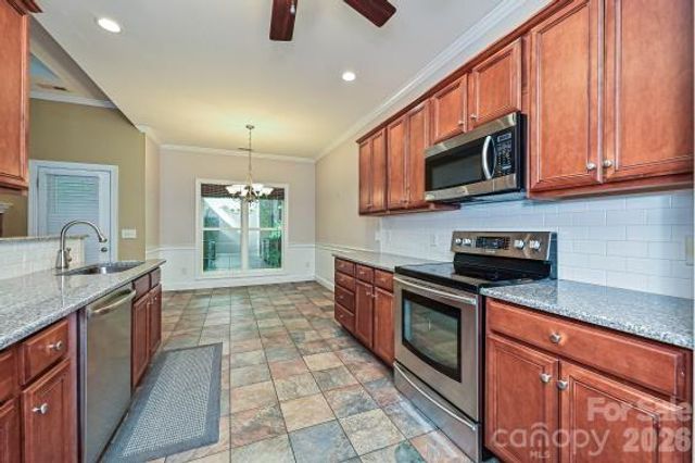 2715 Lakeview Circle, Matthews, NC 28105