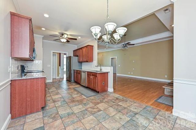2715 Lakeview Circle, Matthews, NC 28105