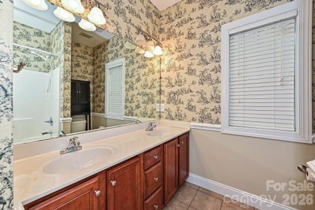 2715 Lakeview Circle, Matthews, NC 28105