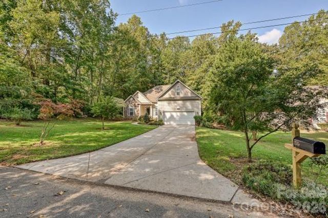 2715 Lakeview Circle, Matthews, NC 28105