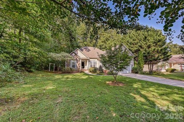 2715 Lakeview Circle, Matthews, NC 28105