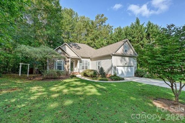 2715 Lakeview Circle, Matthews, NC 28105