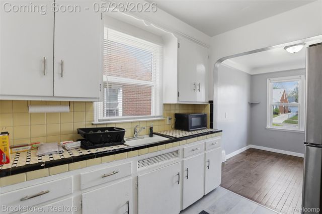 19759 Strathmoor Street, Detroit, MI 48235