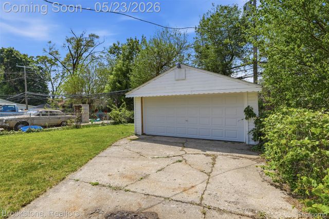 19759 Strathmoor Street, Detroit, MI 48235