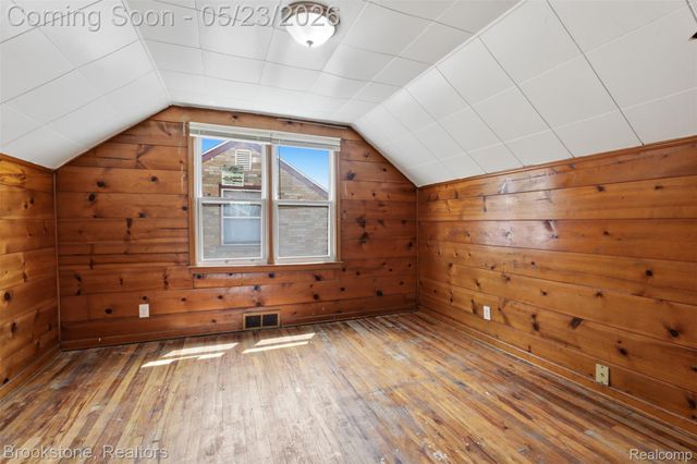 19759 Strathmoor Street, Detroit, MI 48235