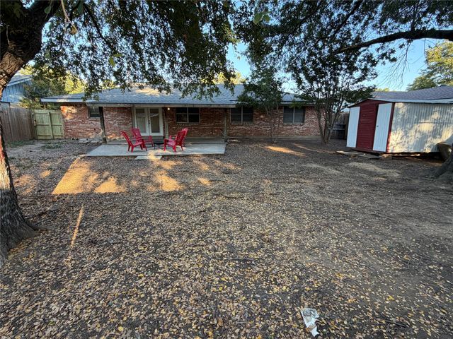 1213 Mary Drive, Hurst, TX 76053