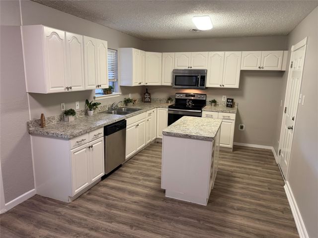 1213 Mary Drive, Hurst, TX 76053
