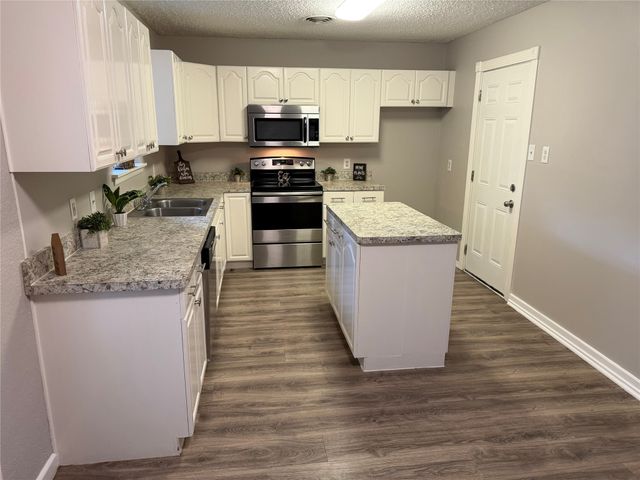 1213 Mary Drive, Hurst, TX 76053