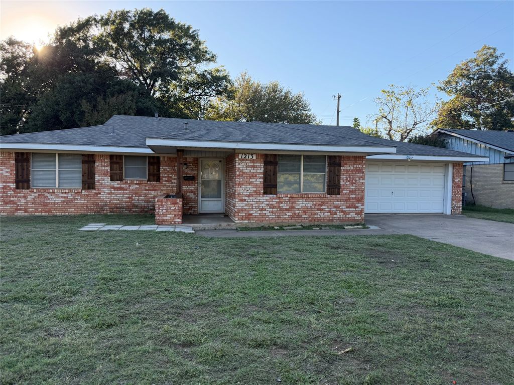1213 Mary Drive, Hurst, TX 76053