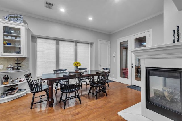 71 Player Oaks Place, The Woodlands, TX 77382