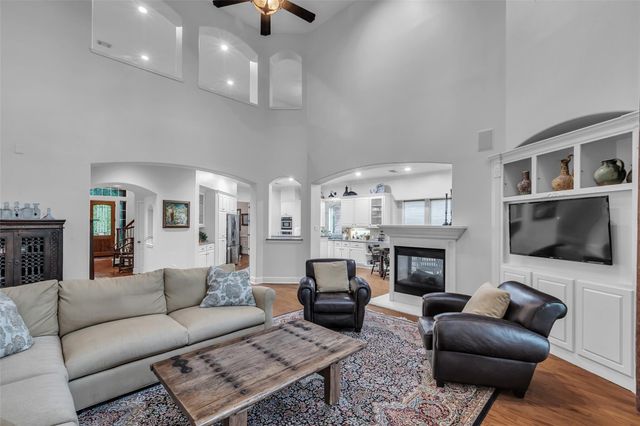 71 Player Oaks Place, The Woodlands, TX 77382