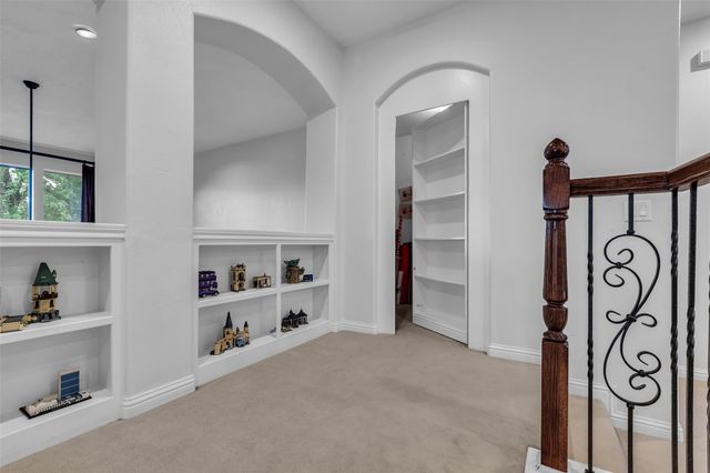 71 Player Oaks Place, The Woodlands, TX 77382