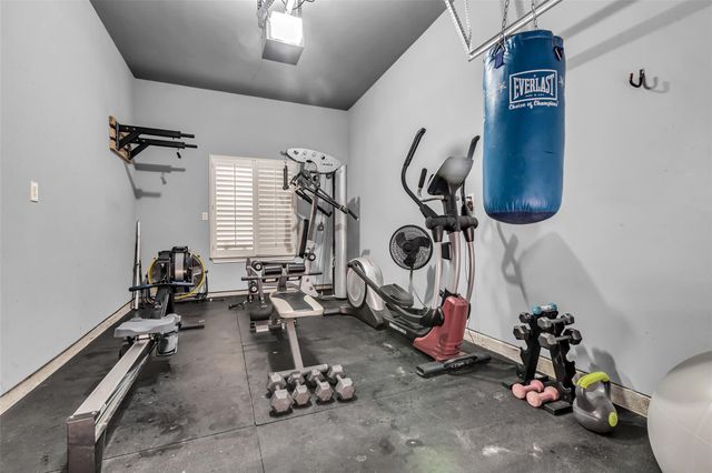 71 Player Oaks Place, The Woodlands, TX 77382