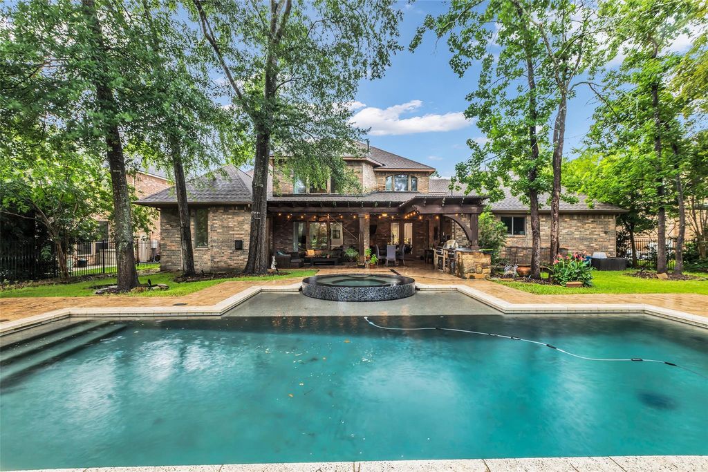 71 Player Oaks Place, The Woodlands, TX 77382