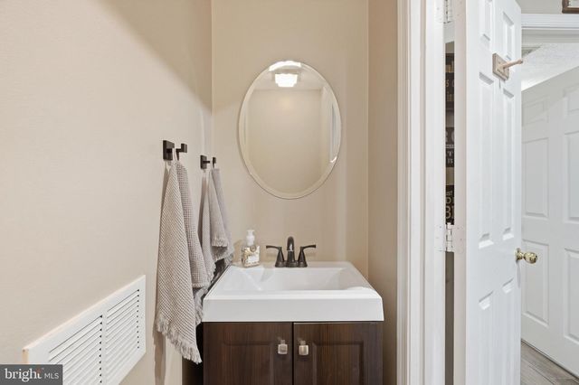3934 9TH RD S, Arlington, VA 22204