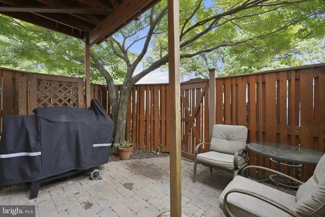 3934 9TH RD S, Arlington, VA 22204
