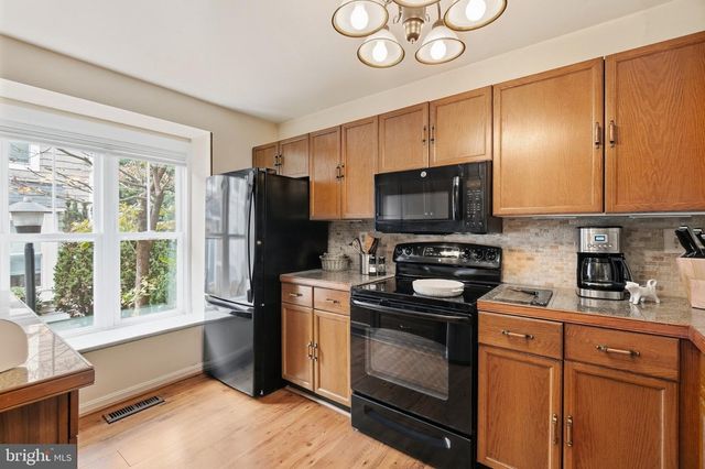 3934 9TH RD S, Arlington, VA 22204