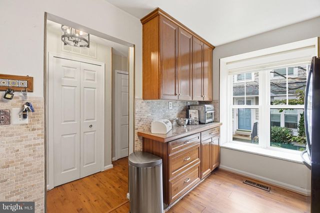 3934 9TH RD S, Arlington, VA 22204